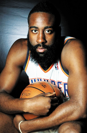 阿森纳客战布鲁日：哲凯赖什、马丁内利首发，马杜埃凯出战（阿森纳做客布鲁日：哲凯赖什携马丁内利首发，马杜埃凯上阵）