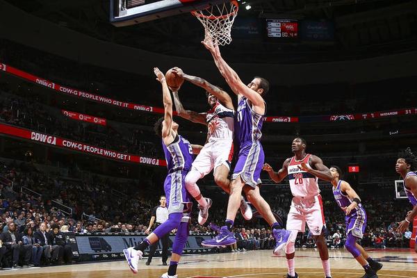 1996年的今天……维埃拉打进了他在阿森纳的首粒进球，剩下的故事就众所周知了（1996年的今天，维埃拉为阿森纳打入处子球，传奇从此开启）