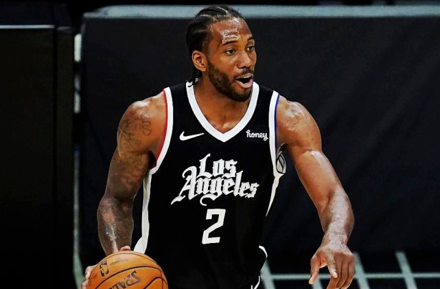 球员C罗先生，完成一次精彩的倒钩破门。 ​（C罗上演惊艳倒钩破门）