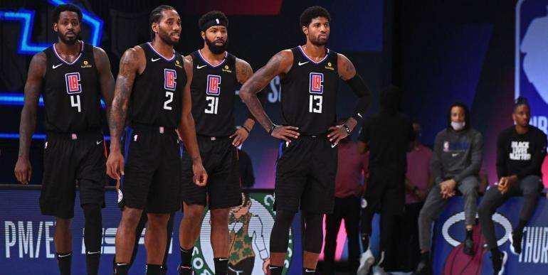 邮报：谢什科对曼联与纽卡都表达过兴趣，但他稍微倾向于红魔（邮报：谢什科同时考虑曼联与纽卡，但略偏向红魔）