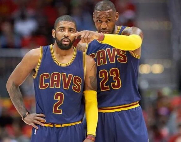 西蒙斯：很开心见到孙兴慜，他是热刺传奇&我很荣幸继承7号（西蒙斯：见到孙兴慜很开心，他是热刺传奇，能接过7号我深感荣幸）