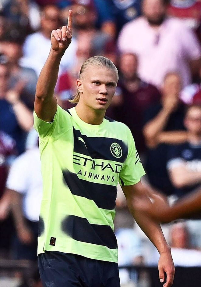 5次超越凯恩，哈兰德是本赛季五大联赛单场进球2+最多的球员（哈兰德本赛季五大联赛单场2+进球最多，5次力压凯恩）